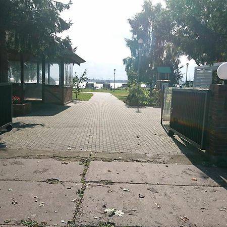 Houseboat Arka 1 - Domki Na Wodzie, Rower Wodny, Wifi, Parking Мєлно Екстер'єр фото