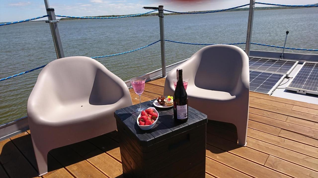 Houseboat Arka 1 - Domki Na Wodzie, Rower Wodny, Wifi, Parking Мєлно Екстер'єр фото