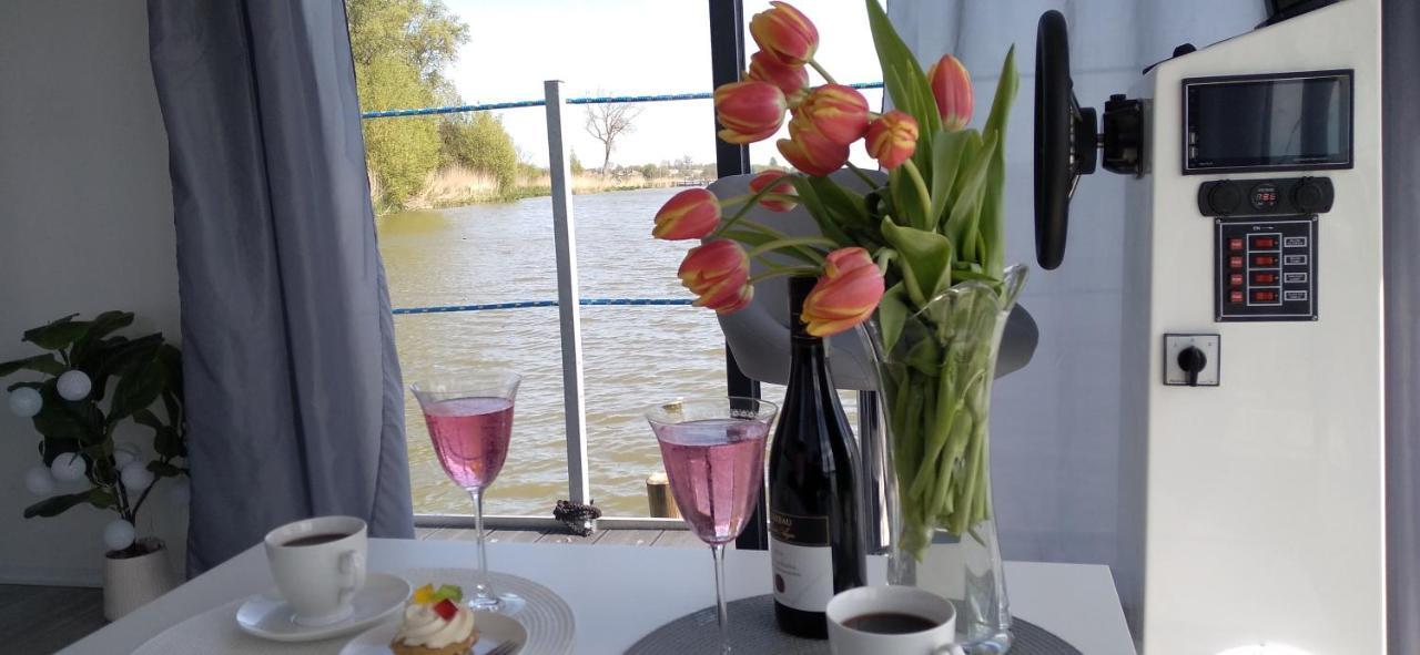 Houseboat Arka 1 - Domki Na Wodzie, Rower Wodny, Wifi, Parking Мєлно Екстер'єр фото